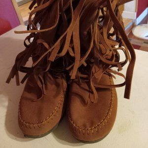 Rampage branded Suede Fringed Moccassin style Memory Foam Boots size 8.5 M